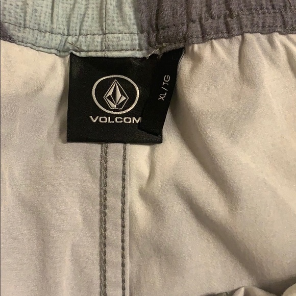 Volcom XL men's swim trunks - Picture 3 of 5